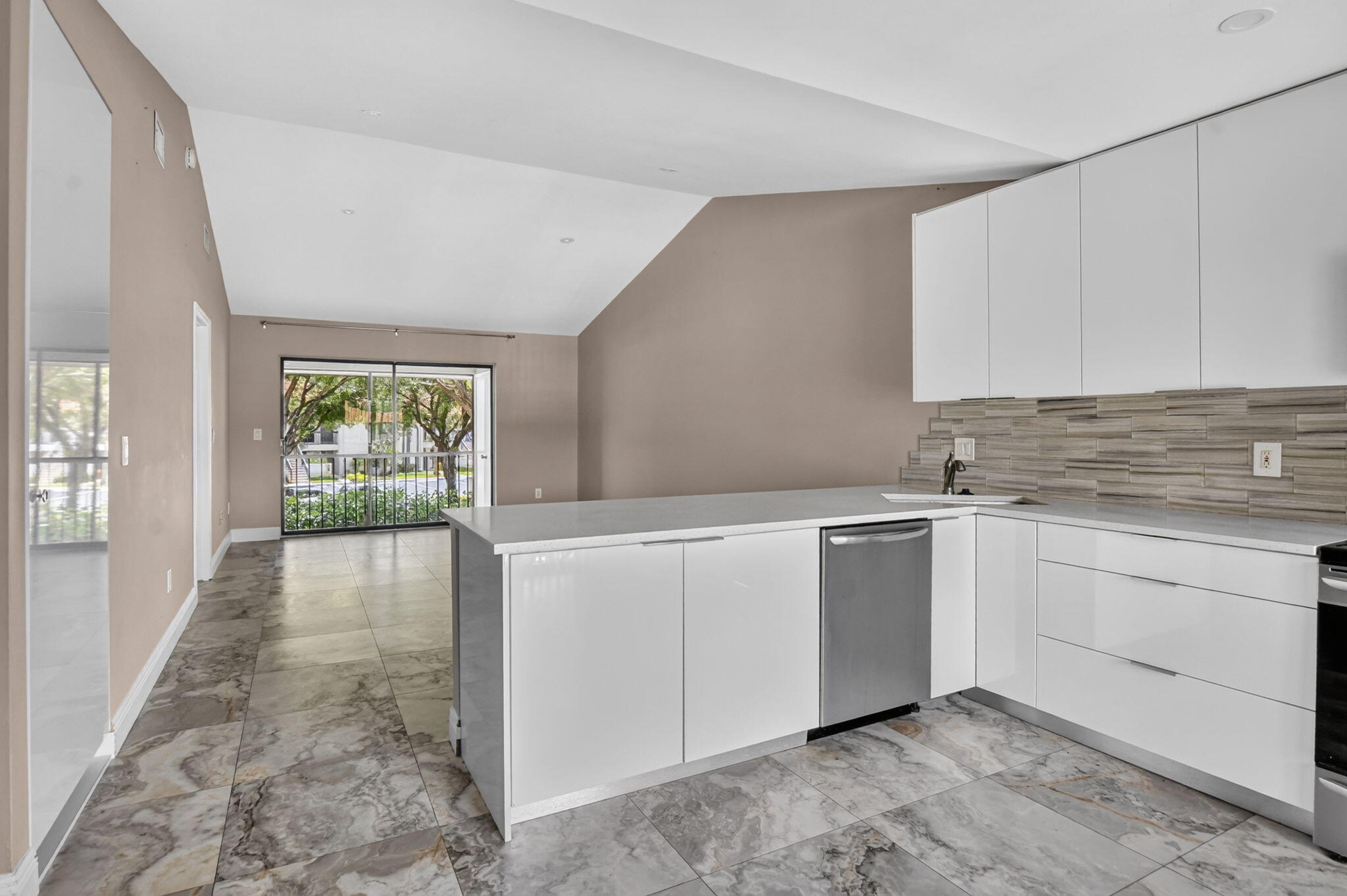 301 Club Circle, Unit 208 Boca Raton, FL 33487 - Photo 11 of 37 10-web-or-mls-DSC_3893