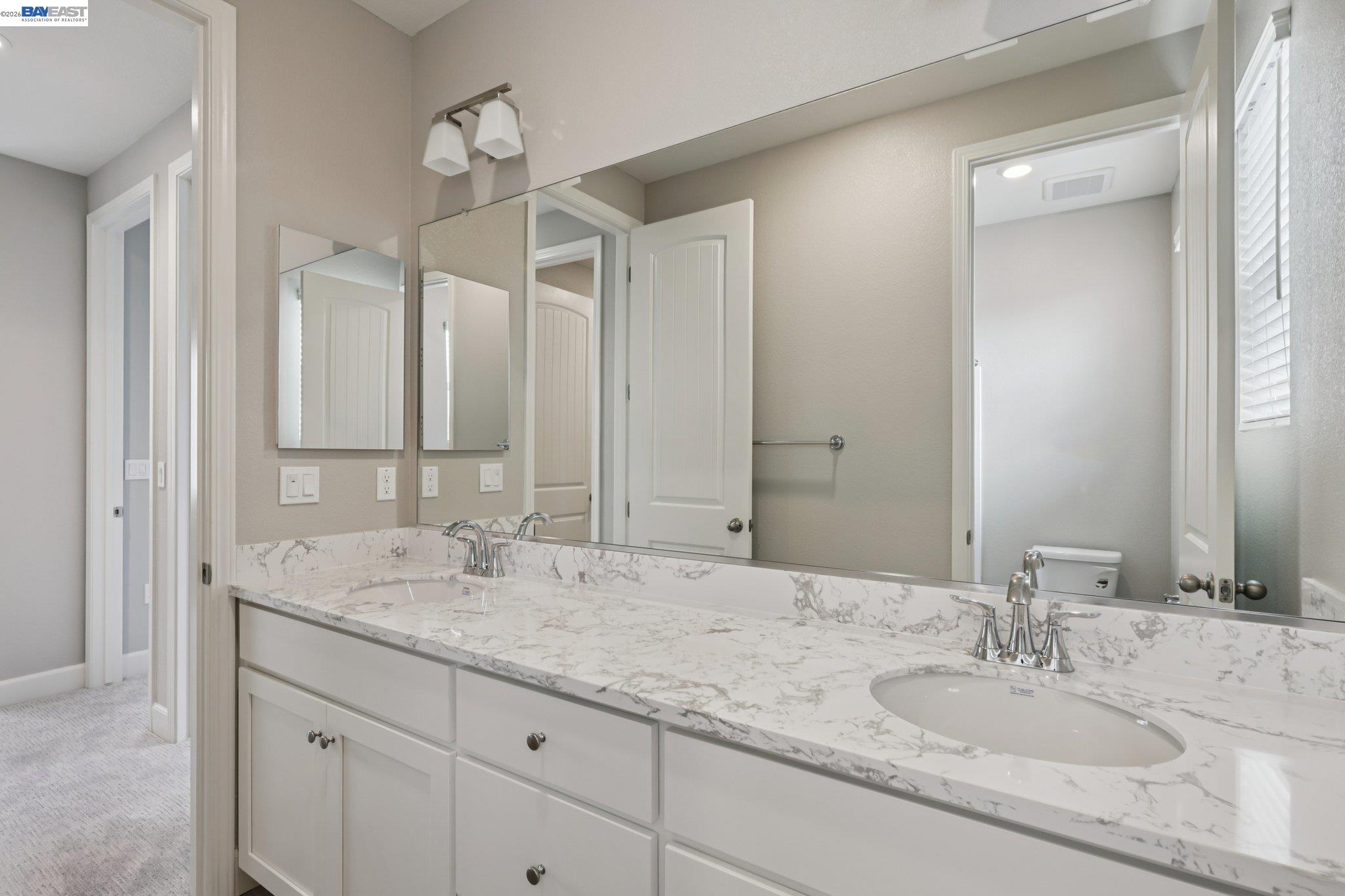 208 Mindy Way Pittsburg, CA 94565 - Photo 27 of 31 dual vanity