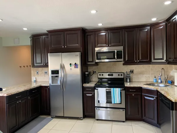 $2,400 | 3208 Southeast 11th Street, Unit 201, Pompano Beach, FL 33062