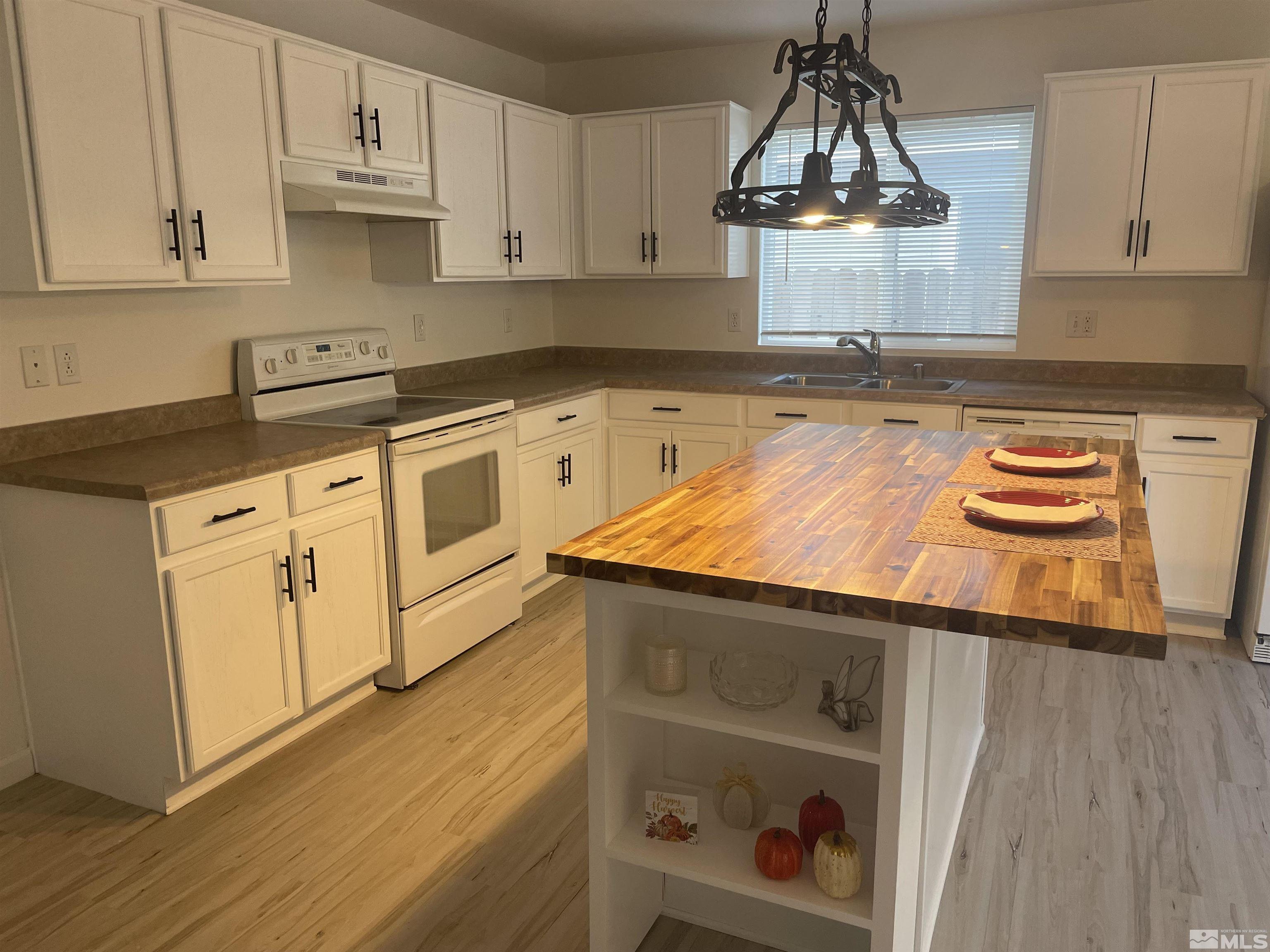 7475 Hinton Drive Reno, NV 89506 - Photo 6 of 20 Photo 6