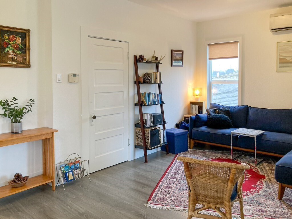 3943 South Orcas Street Seattle, WA 98118 - Photo 3 of 22