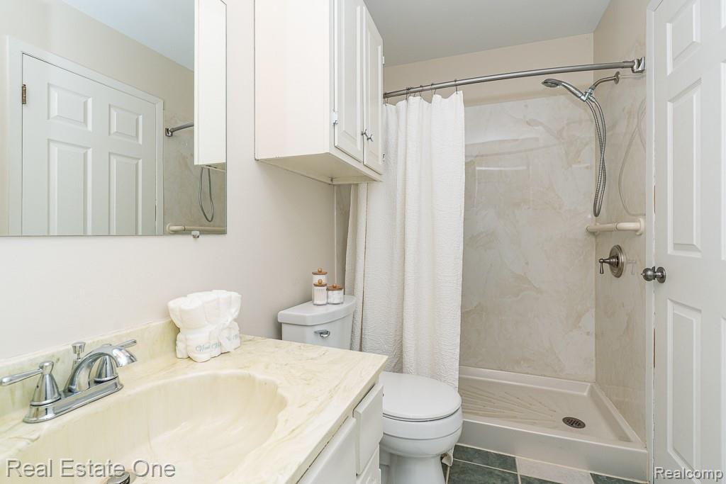 1242 Kings Cove Court Rochester, MI 48306 - Photo 11 of 22 1242 Kings Cove Ct_MLS-017.jpg