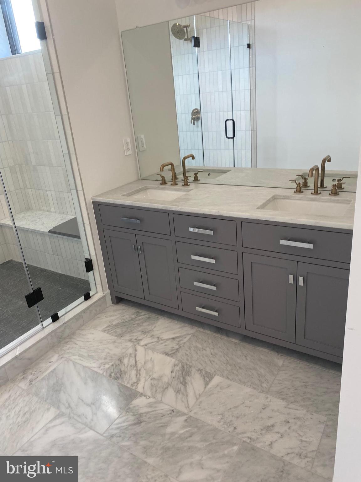 416 Rector Street, Unit B Philadelphia, PA 19128 - Photo 11 of 25 Master bathroom