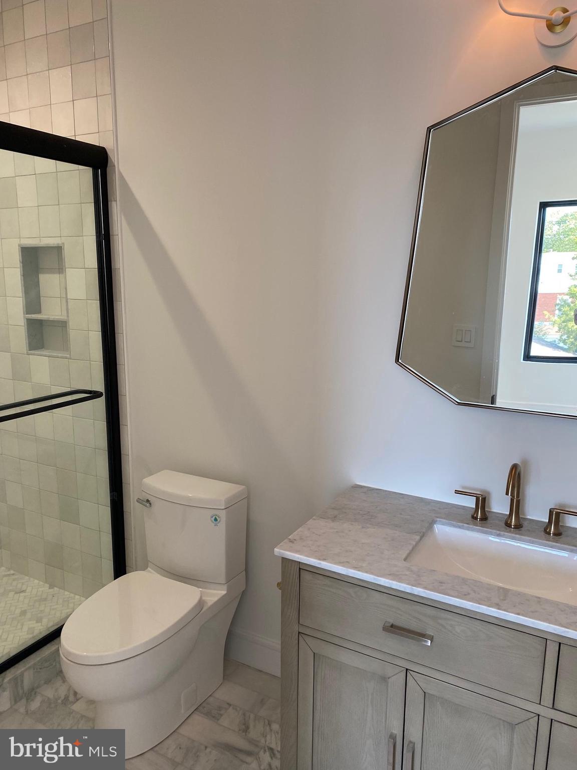 416 Rector Street, Unit B Philadelphia, PA 19128 - Photo 14 of 25 Bathroom 2