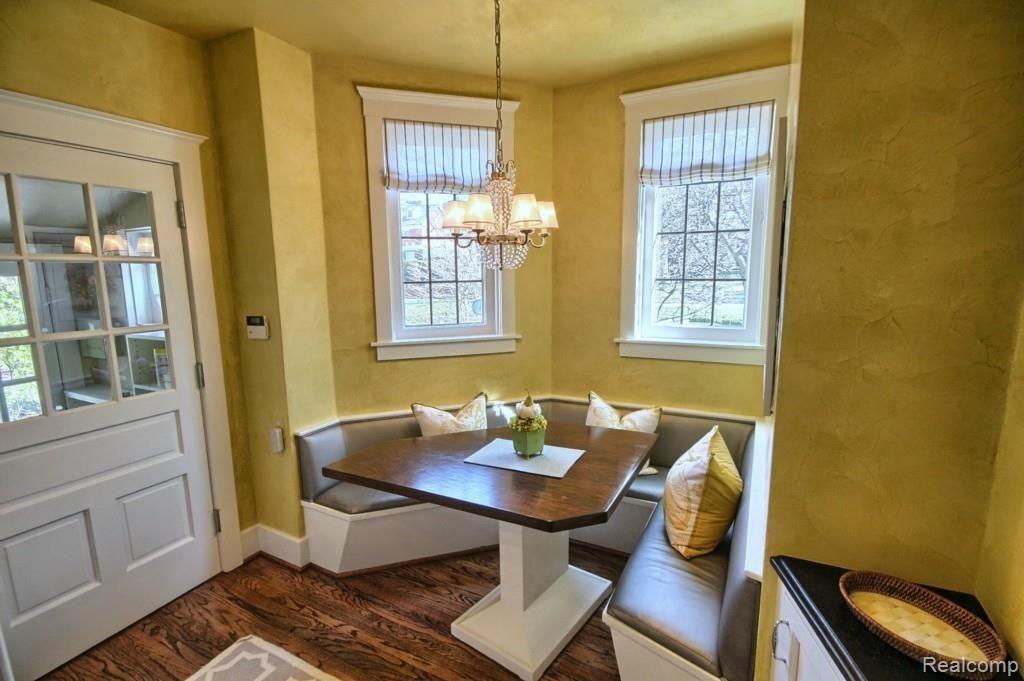 333 Washington Road Grosse Pointe, MI 48230 - Photo 15 of 34 Breakfast Nook.jpg