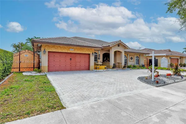 $876,500 | 16037 Northwest 77th Place, Miami Lakes, FL 33016