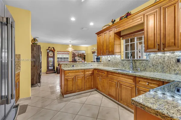 $876,500 | 16037 Northwest 77th Place, Miami Lakes, FL 33016