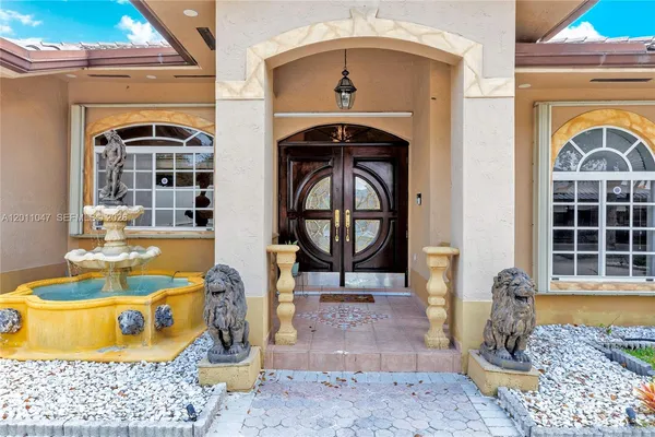 $876,500 | 16037 Northwest 77th Place, Miami Lakes, FL 33016