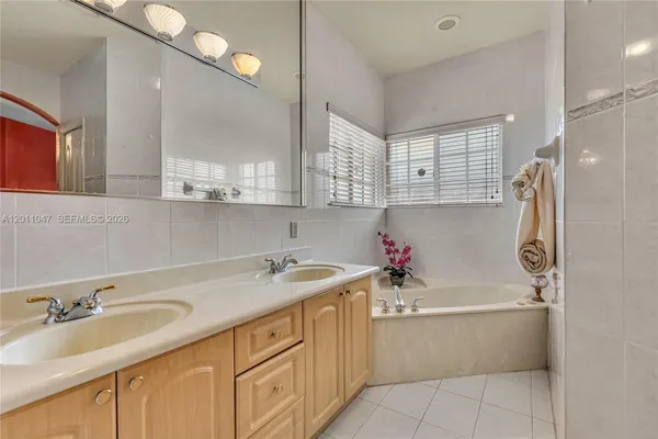 $876,500 | 16037 Northwest 77th Place, Miami Lakes, FL 33016
