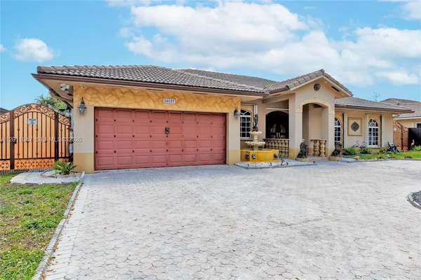 $876,500 | 16037 Northwest 77th Place, Miami Lakes, FL 33016