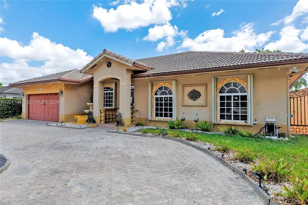 $876,500 | 16037 Northwest 77th Place, Miami Lakes, FL 33016