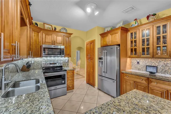 $876,500 | 16037 Northwest 77th Place, Miami Lakes, FL 33016