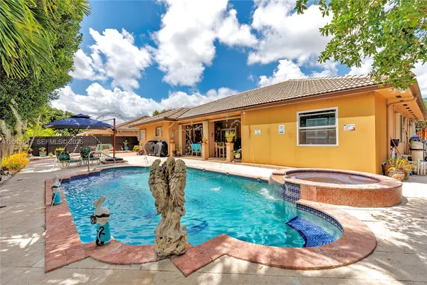 $876,500 | 16037 Northwest 77th Place, Miami Lakes, FL 33016