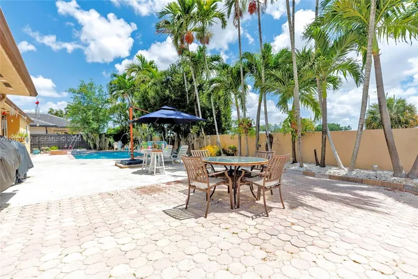 $876,500 | 16037 Northwest 77th Place, Miami Lakes, FL 33016