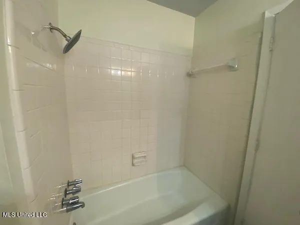 $1,550 | 11 Stratford Place, Gulfport, MS 39503