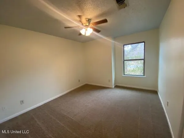 $1,550 | 11 Stratford Place, Gulfport, MS 39503