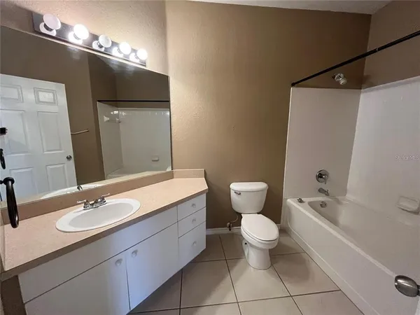 $1,800 | 4305 Bayside Village Drive, Unit 301, Tampa, FL 33615
