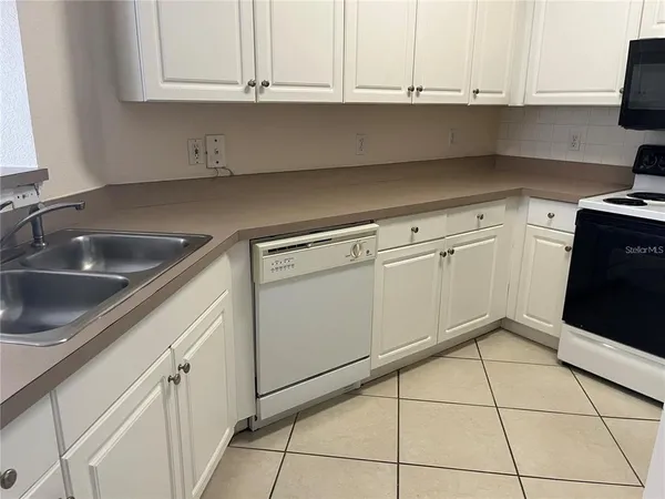 $1,800 | 4305 Bayside Village Drive, Unit 301, Tampa, FL 33615