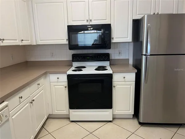 $1,800 | 4305 Bayside Village Drive, Unit 301, Tampa, FL 33615