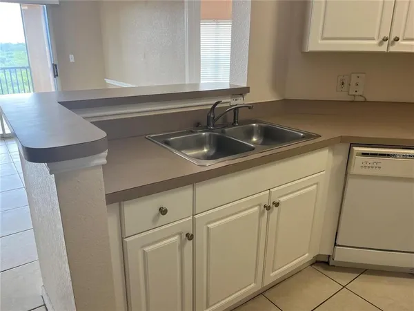 $1,800 | 4305 Bayside Village Drive, Unit 301, Tampa, FL 33615