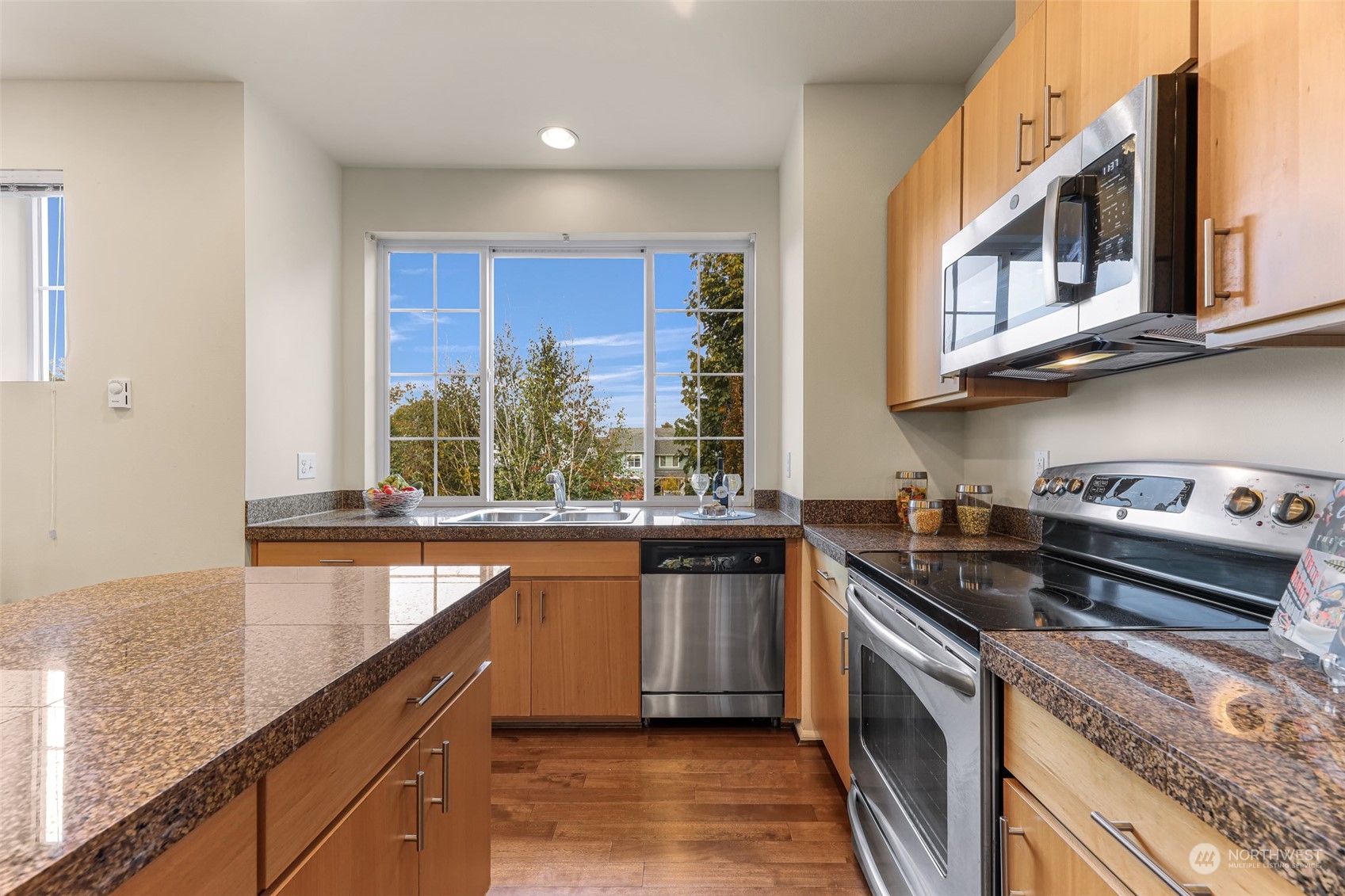 6414 High Point Drive Southwest Seattle, WA 98126 - Photo 13 of 40 Gallery Image 13