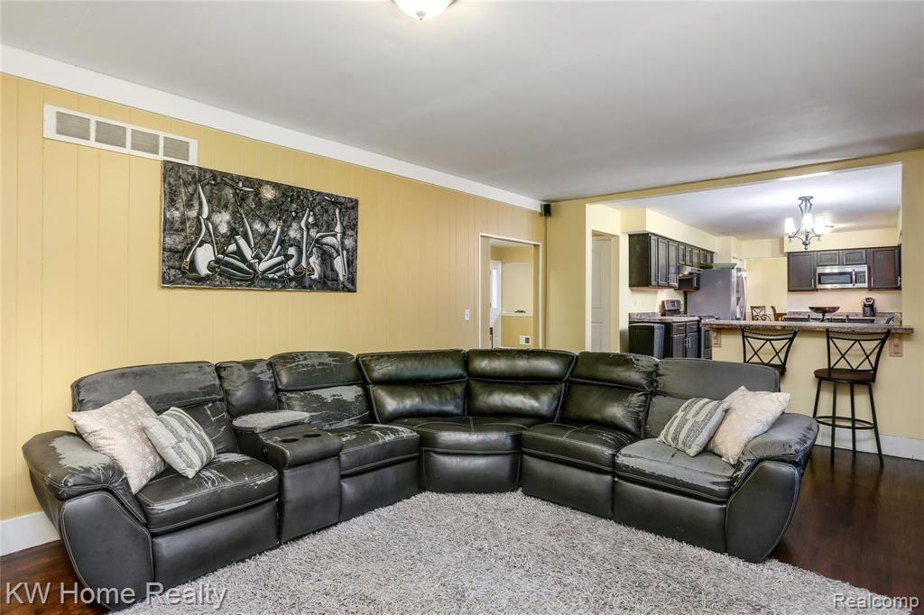 25861 Beecham Road Farmington Hills, MI 48336 - Photo 16 of 33