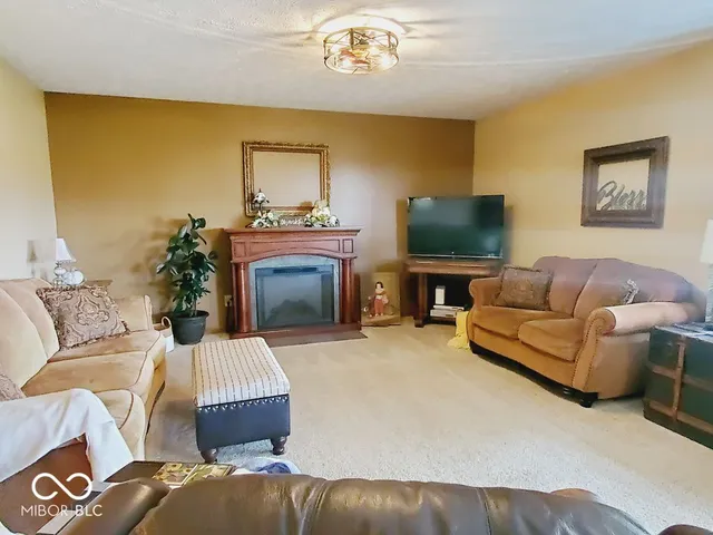 $279,000 | 11143 Oakspring Court, Indianapolis, IN 46239