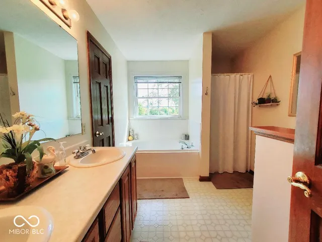 $279,000 | 11143 Oakspring Court, Indianapolis, IN 46239