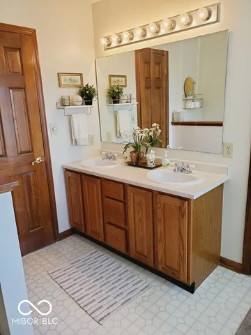 $279,000 | 11143 Oakspring Court, Indianapolis, IN 46239