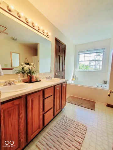 $279,000 | 11143 Oakspring Court, Indianapolis, IN 46239