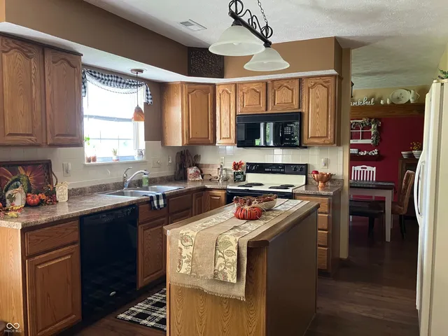 $279,000 | 11143 Oakspring Court, Indianapolis, IN 46239