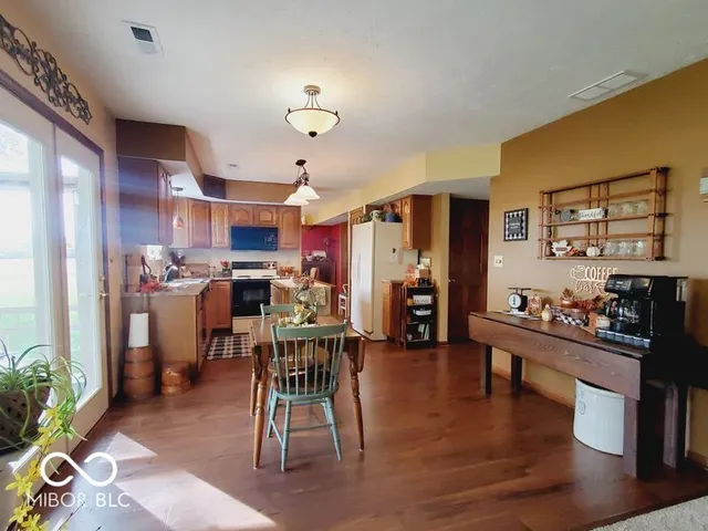 $279,000 | 11143 Oakspring Court, Indianapolis, IN 46239