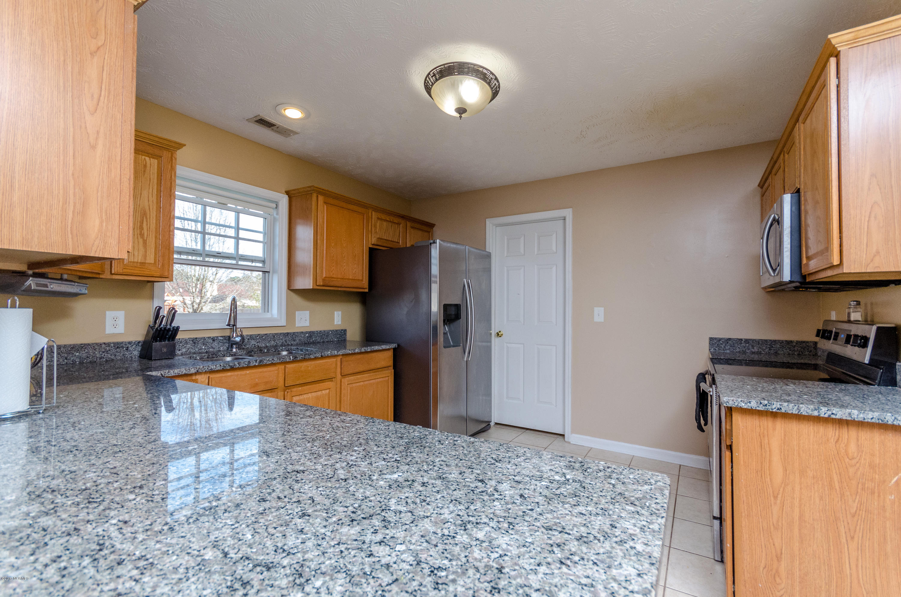 210 Rutherford Way Jacksonville, NC 28540 - Photo 14 of 40 20170131-20170131-DSC_0785