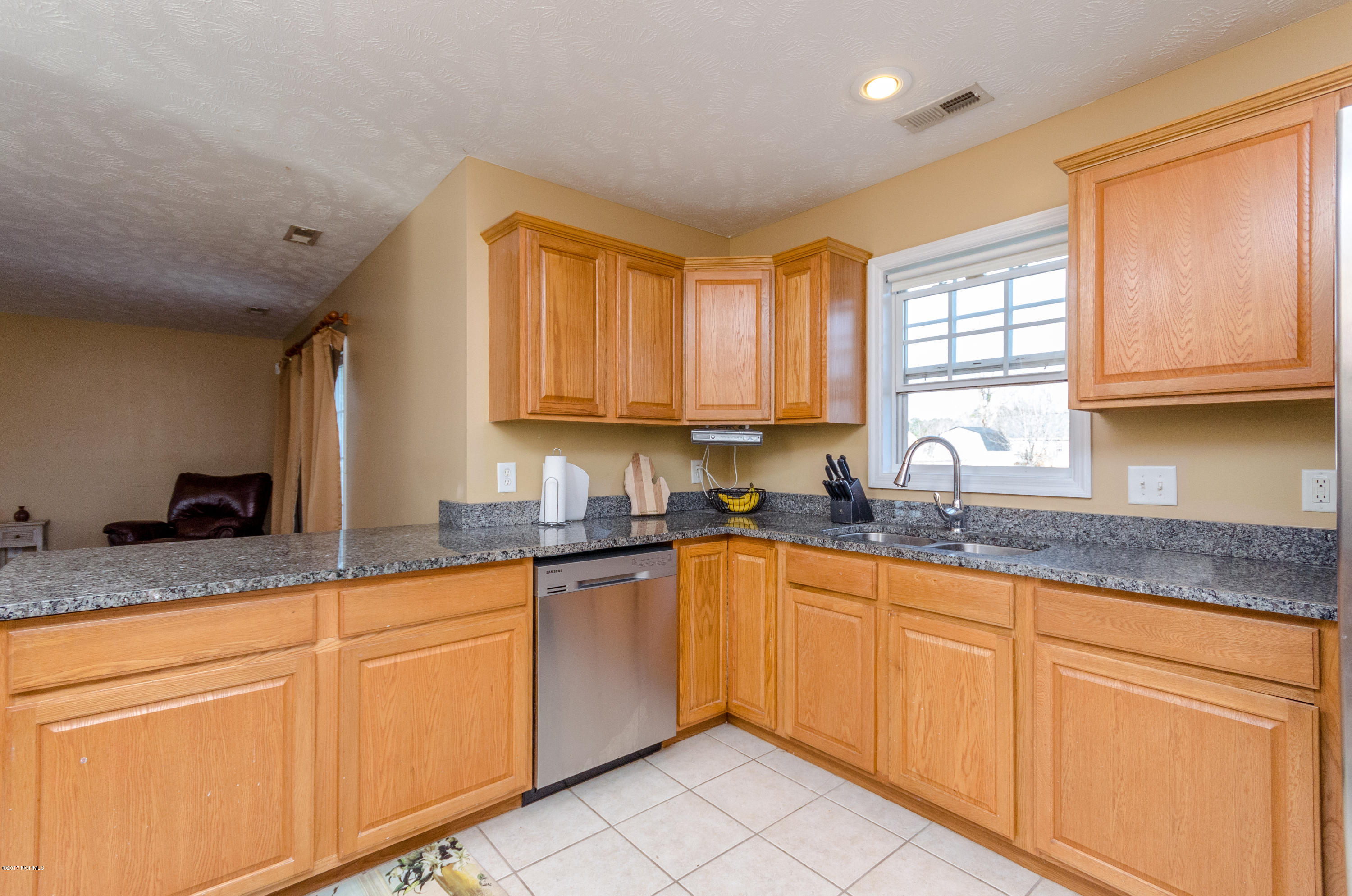 210 Rutherford Way Jacksonville, NC 28540 - Photo 18 of 40 20170131-20170131-DSC_0789