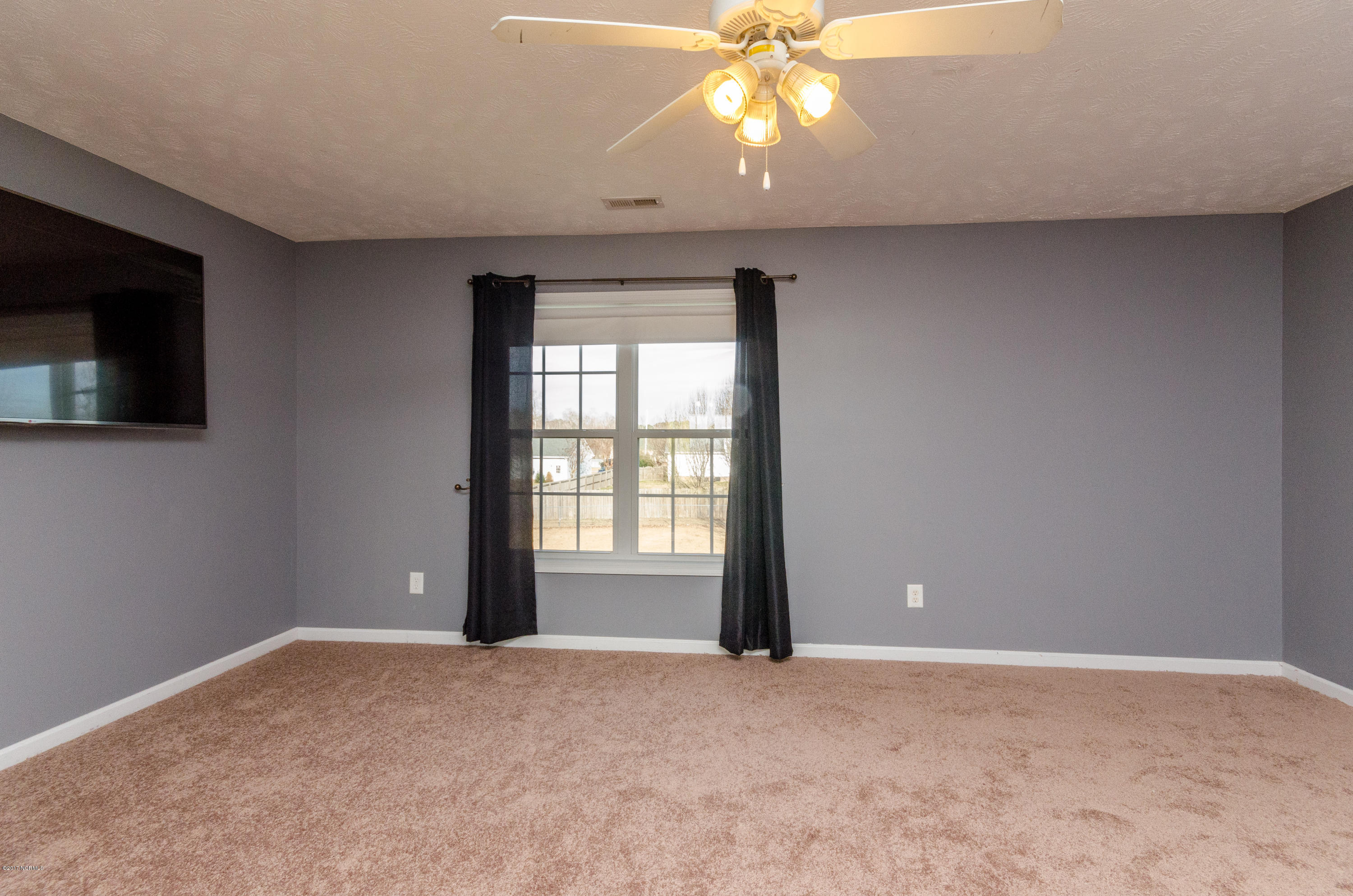 210 Rutherford Way Jacksonville, NC 28540 - Photo 32 of 40 20170131-20170131-DSC_0803