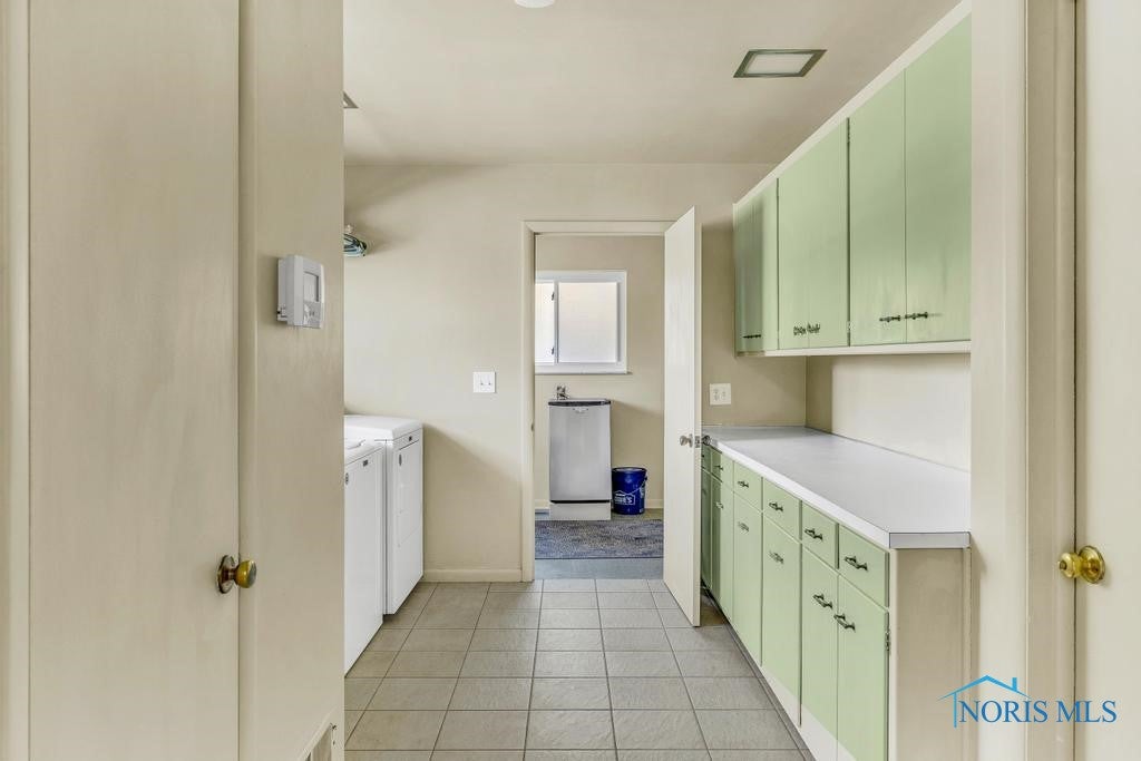4426 Sheraton Road Toledo, OH 43615 - Photo 18 of 48 Laundry off Kitchen