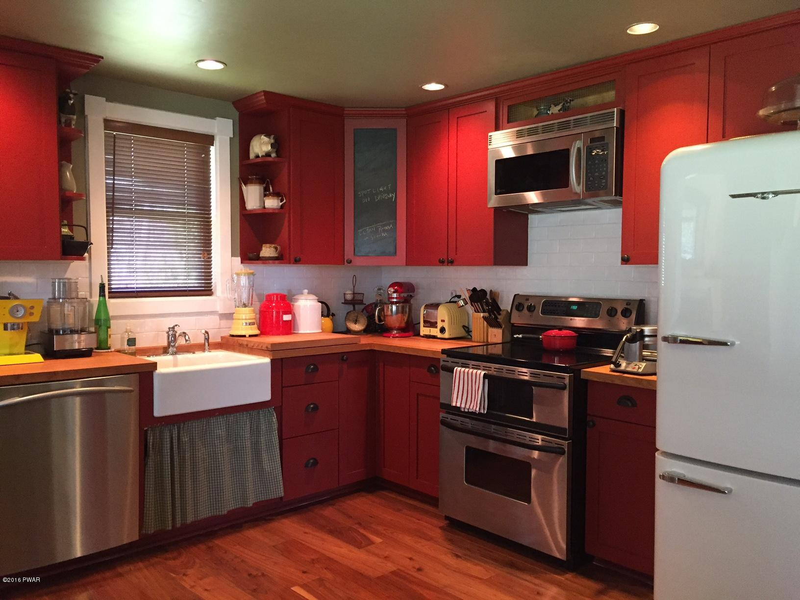 257 Raymondskill Road Milford, PA 18337 - Photo 11 of 39 Kitchen