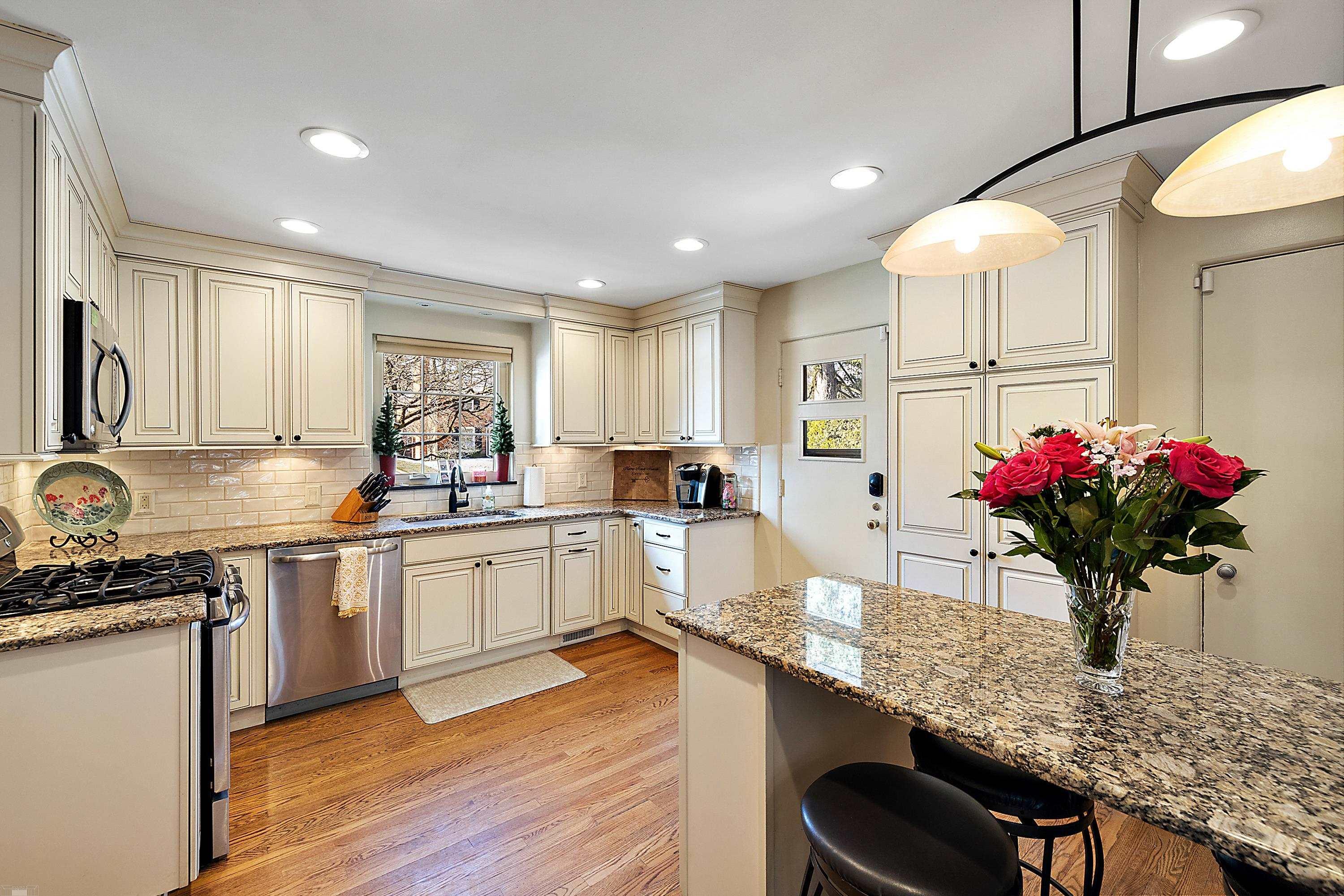 158 Merriweather Road Grosse Pointe, MI 48236 - Photo 13 of 57 50133705-83084468-4e53-493a-8feb-044c072b977d.JPG