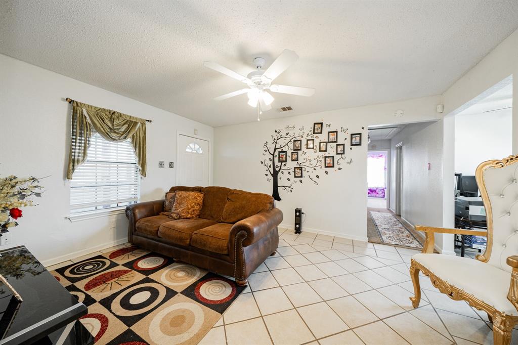 1524 Crowell Road Kaufman, TX 75142 - Photo 14 of 28 a living room with furniture and a flat screen tv