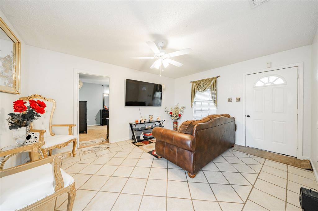 1524 Crowell Road Kaufman, TX 75142 - Photo 15 of 28 a living room with furniture and a flat screen tv