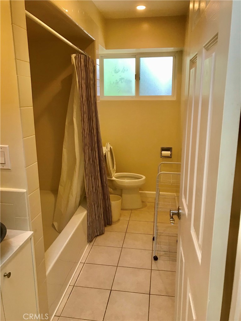 519 Santa Maria Road Arcadia, CA 91007 - Photo 6 of 10 Hallway - Full Bath