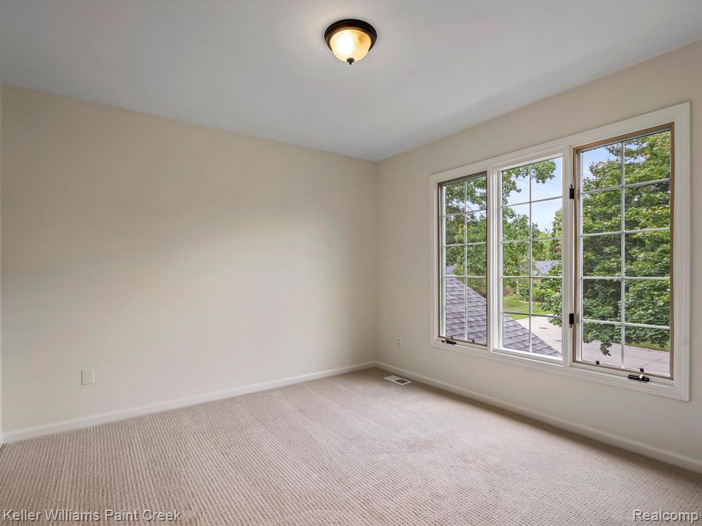 319 Lake Forest Road Rochester Hills, MI 48309 - Photo 30 of 42