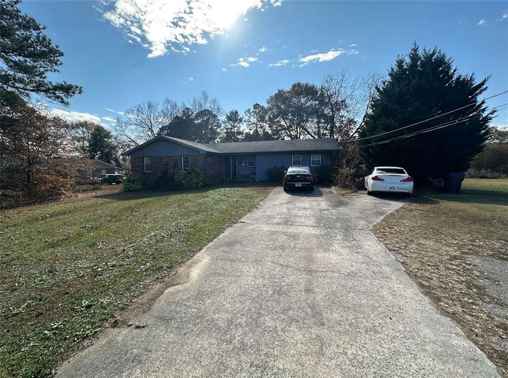 a view of a backyard of the house