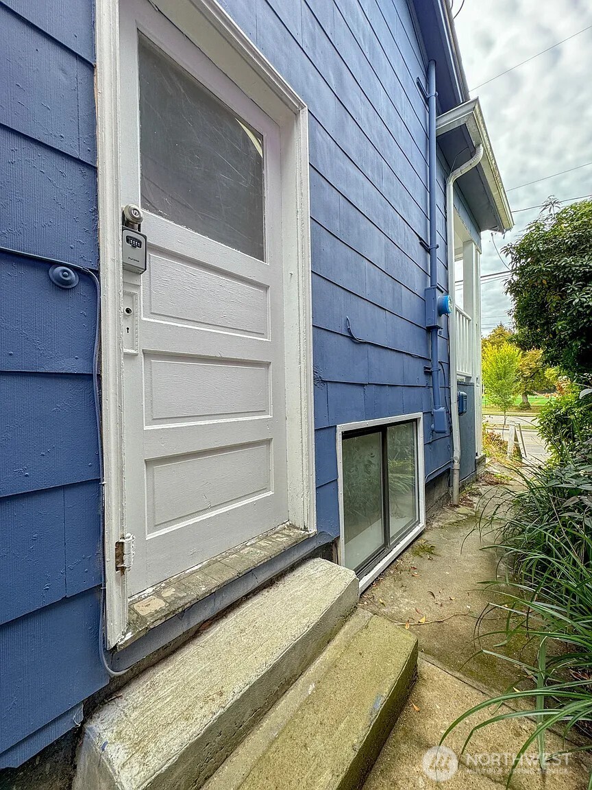 5214 Green Lake Way North Seattle, WA 98103 - Photo 12 of 12