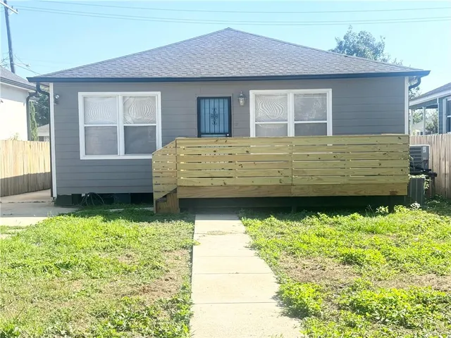 $1,700 | 5312 Warrington Drive, Unit C, New Orleans, LA 70122