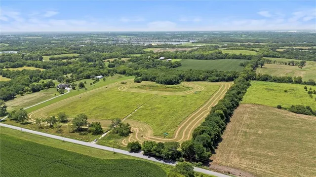 $465,000 | 2 Horridge Road, Kansas City, MO 64149