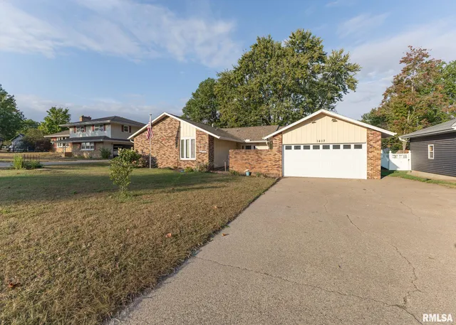 $249,900 | 1417 2nd Avenue, Camanche, IA 52730