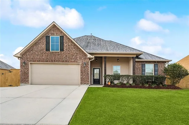 $279,900 | 807 White Pine Drive, Ponchatoula, LA 70454