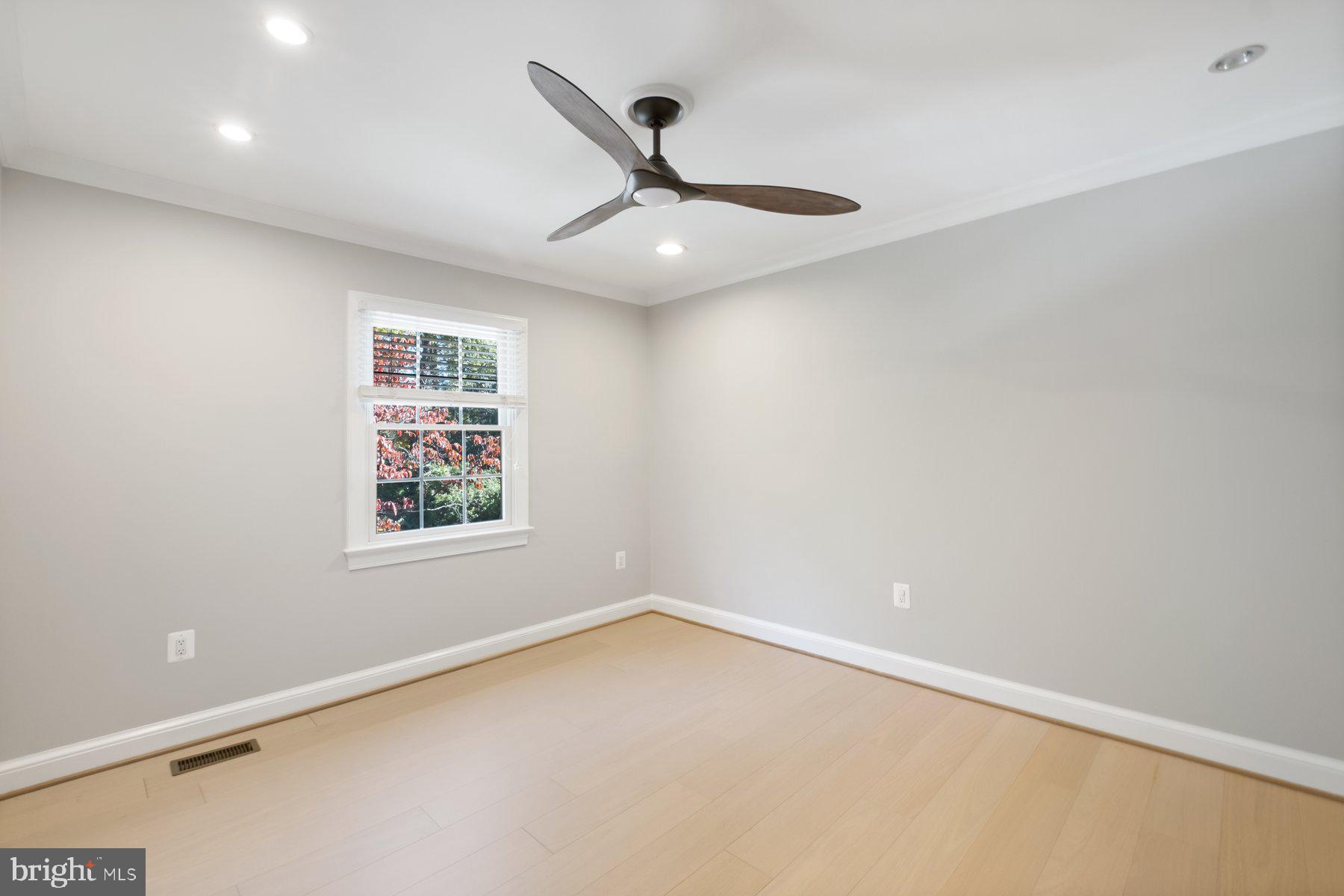 7322 Greentree Road Bethesda, MD 20817 - Photo 28 of 53 an empty room with a ceiling fan and window