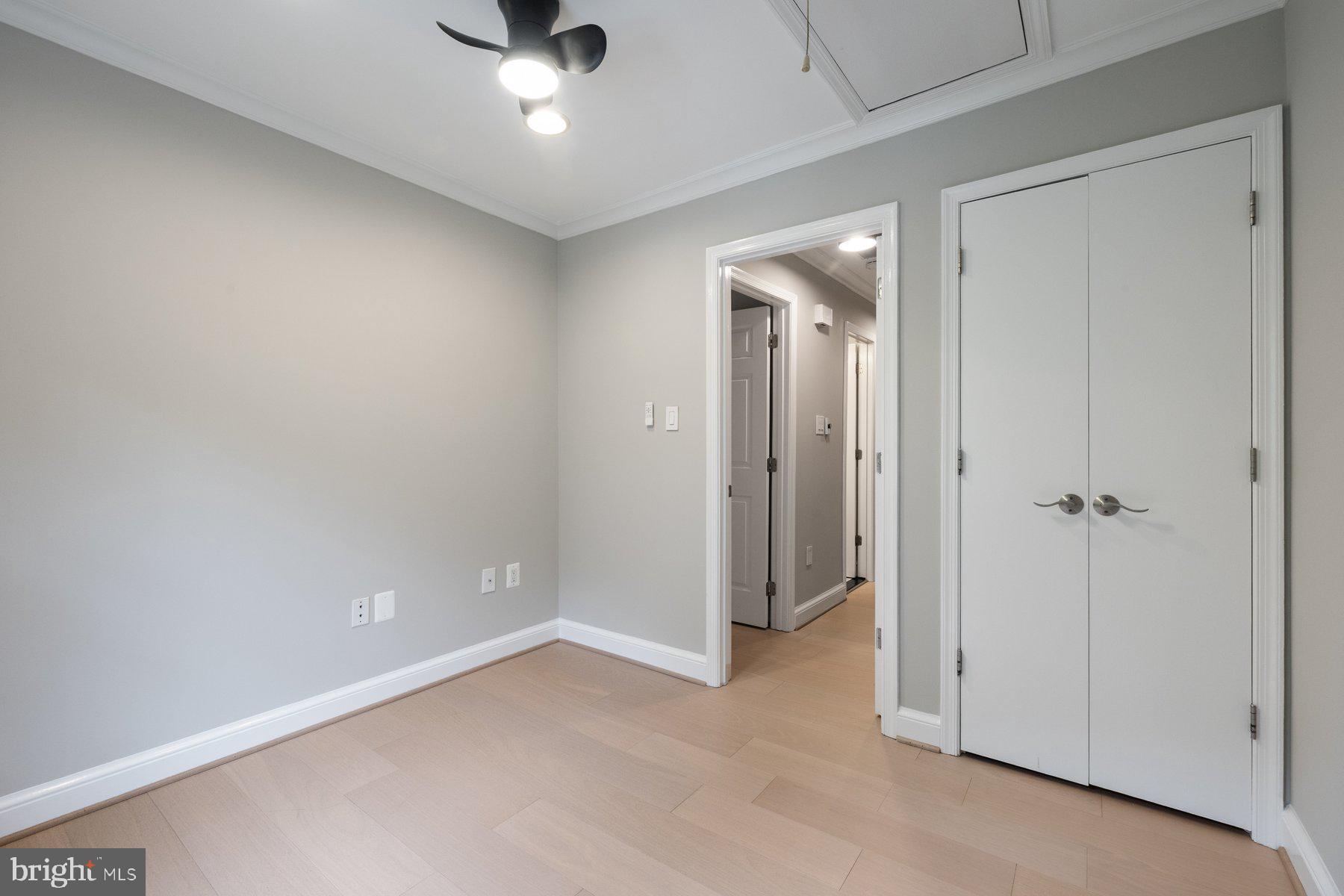 7322 Greentree Road Bethesda, MD 20817 - Photo 37 of 53 an empty room with a ceiling fan and shower
